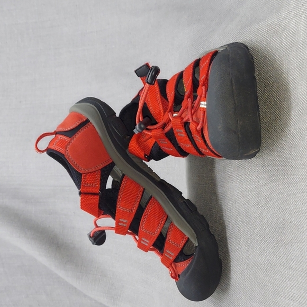 Keen Sandals Youth Newport H2 1012318 Ribbon Red/Gargoyle Size 4